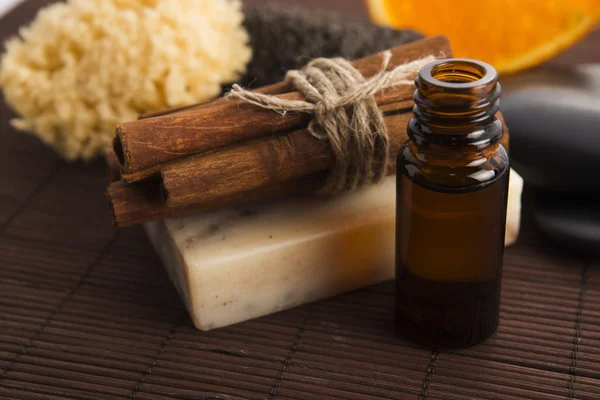 Bar of soap with cinnamon and orange — Stock Photo, Image