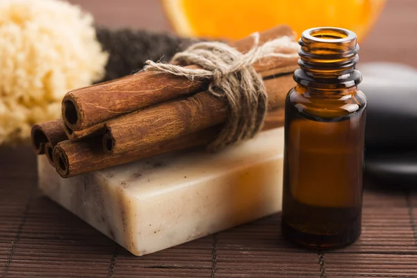 Bar of soap with cinnamon and orange — Stock Photo, Image