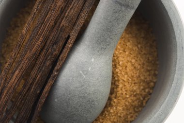 kahverengi vanilya şekeri ve vanilya fasulye harç