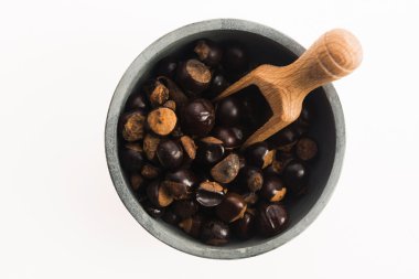 Guarana tohumlar üzerinde beyaz izole