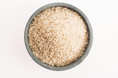 susam tohumları beyaz arkaplanda izole