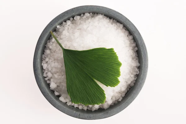 Ginkgo biloba leaf and bath salt — Stock Photo, Image