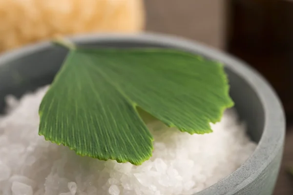 Ginkgo biloba leaf and bath salt — Stock Photo, Image