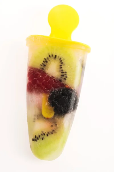 Домашнє морозиво з фруктами — стокове фото