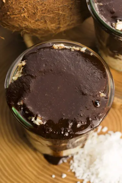 Dessert al cocco con cioccolato — Foto Stock