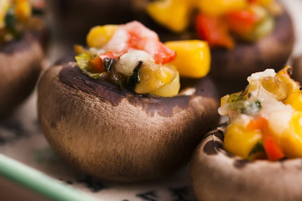 Gevulde champignons met kaas — Stockfoto