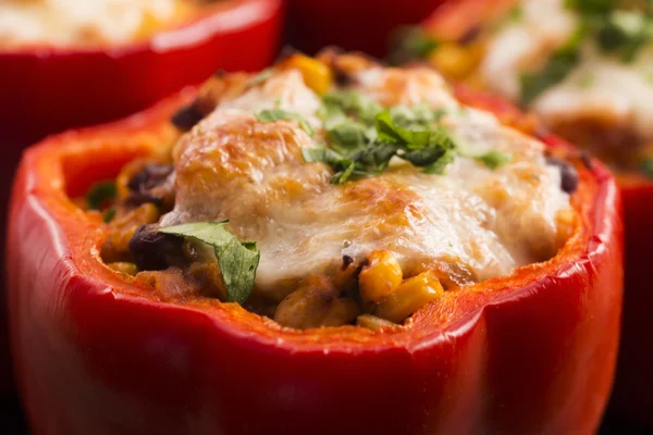 Pimientos rellenos con carne, frijoles y maíz —  Fotos de Stock