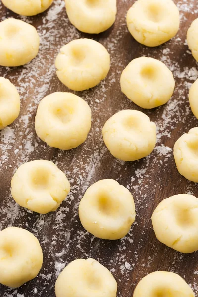 Traditionelle polnische Schlesische Nudeln vor dem Kochen — Stockfoto