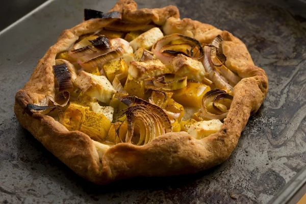 Galette met prei, pompoen en feta — Stockfoto