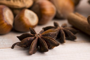 baharat, Kuruyemiş ve kurutulmuş portakal - Noel de çeşitleri