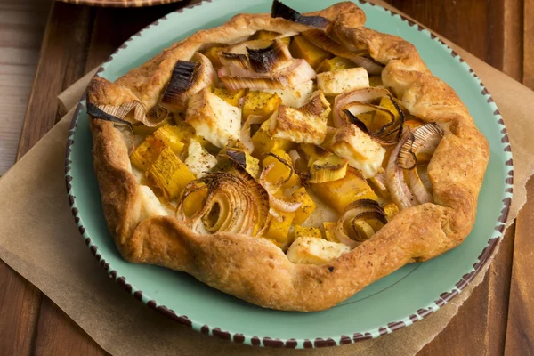 Galette met prei, pompoen en feta — Stockfoto