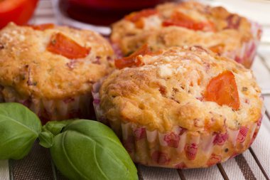 Bir çerez olarak taze pizza muffin