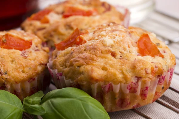 Verse pizza muffin als een snack — Stockfoto