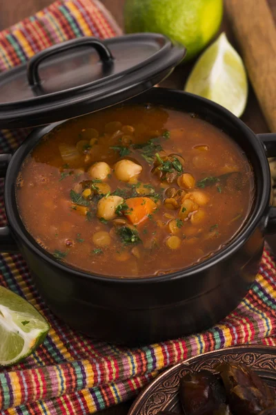 La sopa tradicional marroquí - harira, la sopa tradicional bereber — Foto de Stock