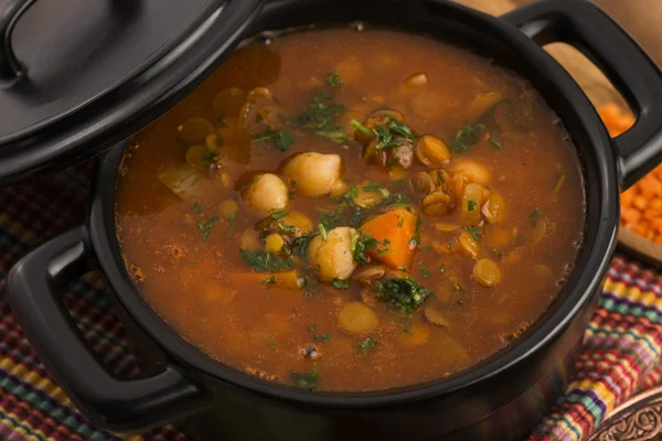 La sopa tradicional marroquí - harira, la sopa tradicional bereber — Foto de Stock