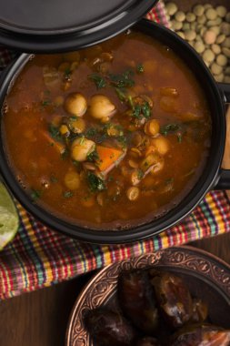 Fas geleneksel çorba - harira, geleneksel Berber çorbası 