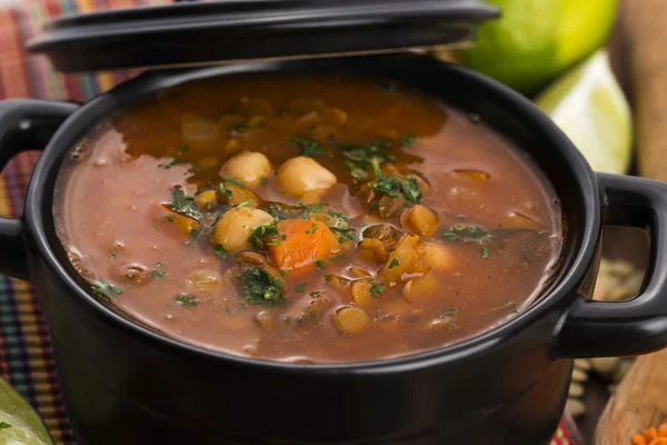 La sopa tradicional marroquí - harira, la sopa tradicional bereber — Foto de Stock