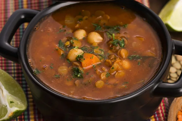 La sopa tradicional marroquí - harira, la sopa tradicional bereber — Foto de Stock