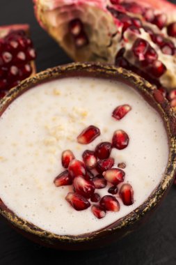 Tabak muz darı kahvaltı puding Narlı