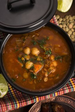 Fas geleneksel çorba - harira, geleneksel Berber çorbası 