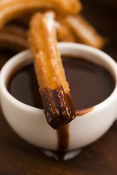 Deliciuos churros spagnoli con cioccolata calda — Foto Stock