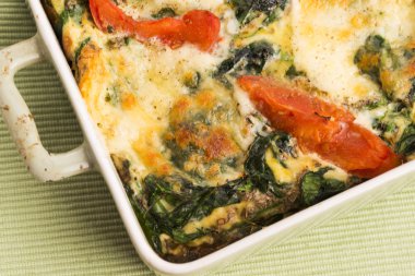 sebze ve peynir omlet. frittata