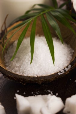 Coco banyo. Hindistan cevizi ile deniz tuzu 