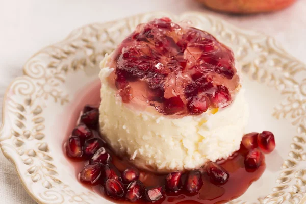 Coconut panna cotta dessert with pomegranate — Stock Photo, Image