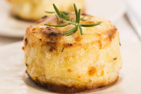 Potato gratin with fresh rosemary — Stock Photo, Image