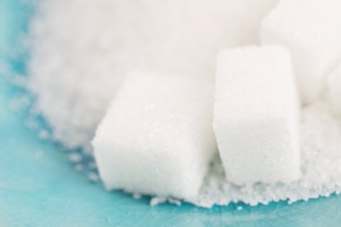 Mavi plaka üzerinde şeker