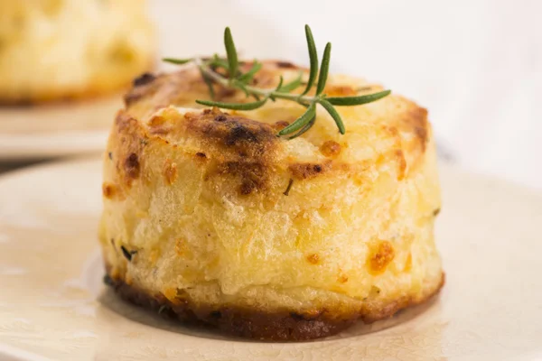 Gratin di patate con rosmarino fresco — Foto Stock