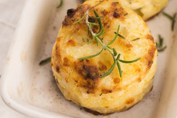 Potato gratin with fresh rosemary — Stock Photo, Image