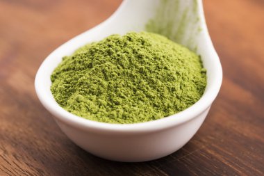 Genç arpa çim. Detoks superfood.