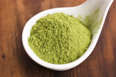 Genç arpa çim. Detoks superfood.
