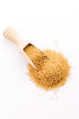 Kristaller şeker kamışı yığın yakın çekim üzerinde beyaz izole