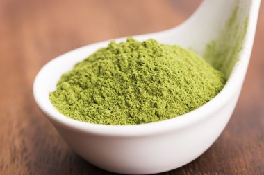 Genç arpa çim. Detoks superfood.