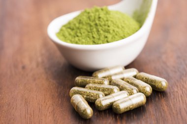 Genç arpa çim. Detoks superfood.