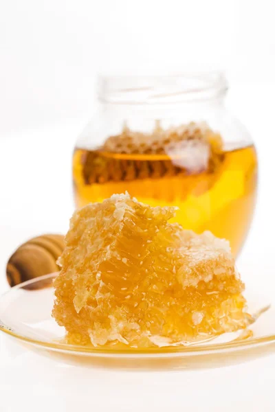 Färsk honung med honeycomb — Stockfoto