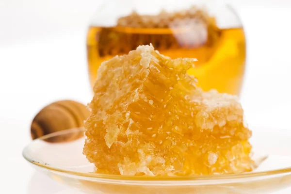 Miel fresca con panal —  Fotos de Stock