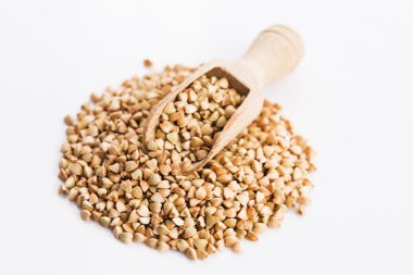 beyaz arkaplanda karabuğday