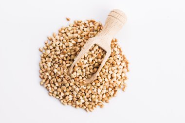 beyaz arkaplanda karabuğday