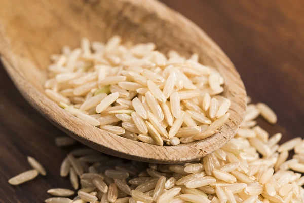Cuchara de arroz integral de cerca — Foto de Stock