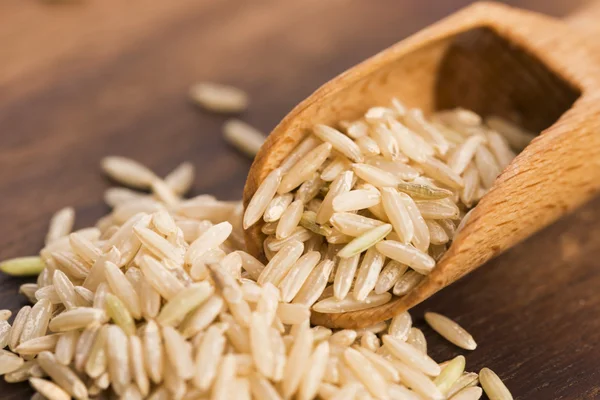 Cuchara de arroz integral de cerca — Foto de Stock