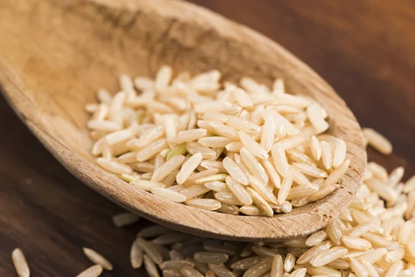 Cuchara de arroz integral de cerca — Foto de Stock