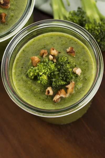 Broccoli crème soep op tafel — Stockfoto