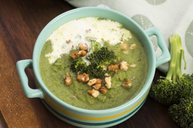 Tablo Kremalı brokoli çorbası