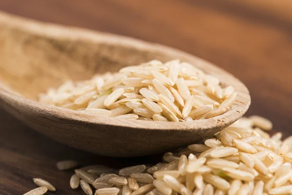 Cuchara de arroz integral de cerca — Foto de Stock