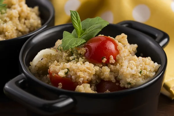 Tabbouleh Quinoa with tomatoes, onion, mint, parsley and lemon — Stock Photo, Image