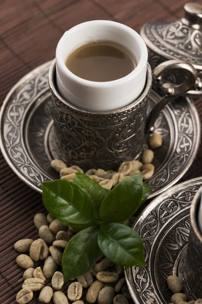 Groene koffie. drank en bonen — Stockfoto