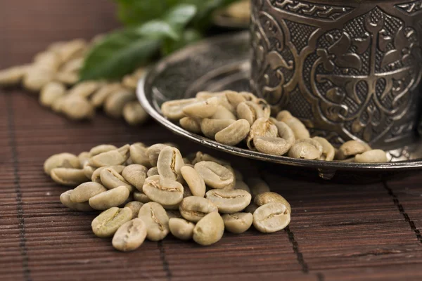 Green coffee. drink and beans — Stock Photo, Image